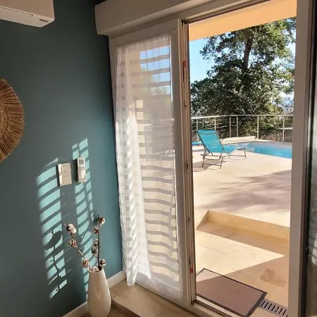 Air-conditioned Opening Onto Private Pool Apartment
